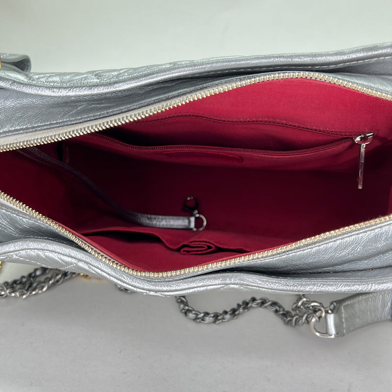 Gabrielle Medium Crossbody bag in Calfskin, Mixed Hardware