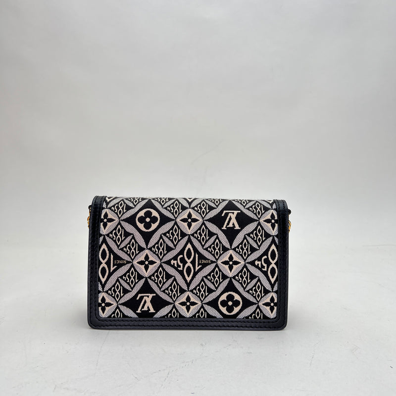 DAUPHINE Wallet on chain in Jacquard, Gold Hardware