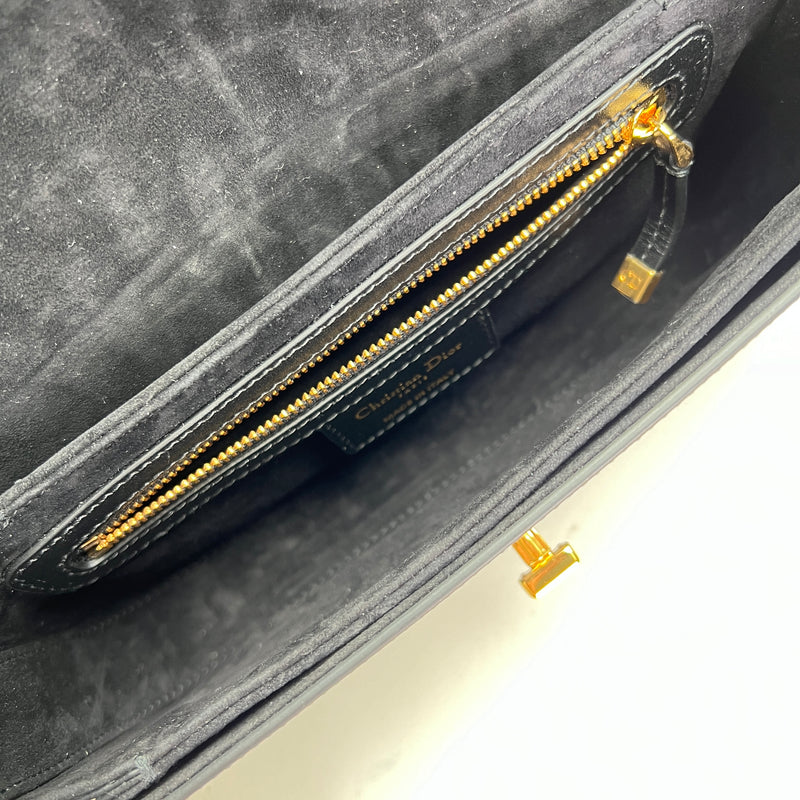 30 Montaigne Avenue Small Crossbody bag in Calfskin, Gold Hardware