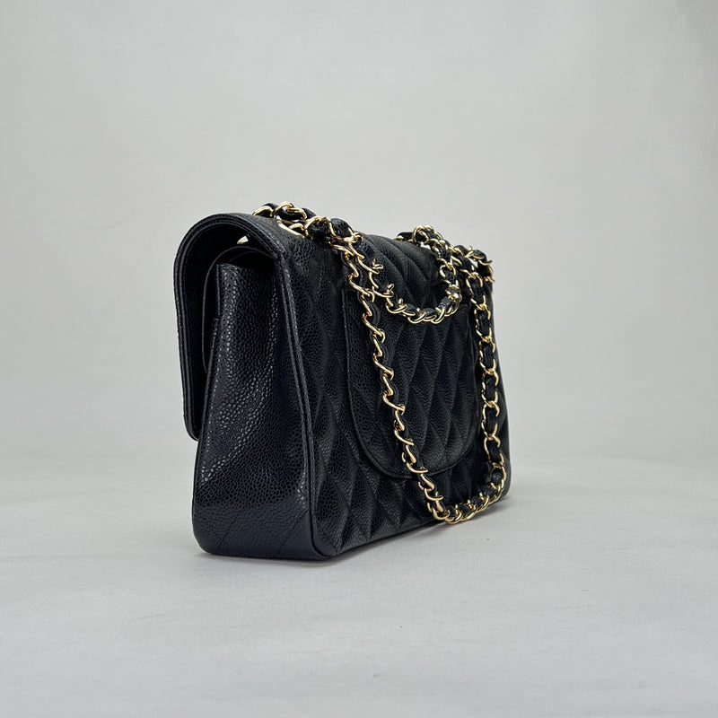 Classic Double Flap Mediun Shoulder bag in Caviar leather, Gold Hardware