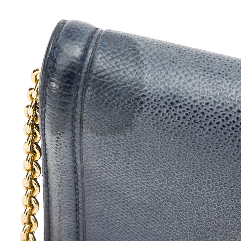 Vara Bow Wallet on chain in Calfskin, Gold Hardware