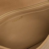 Classic Vintage Horizontal Flap Jumbo Shoulder bag in Caviar leather, Gold Hardware