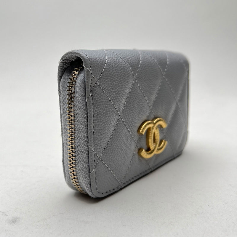 Quilted Zipped Compact Wallet in Caviar leather Gold Hardware