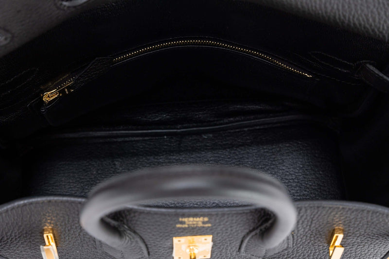 Hermès - Hermès Birkin 25 Togo Leather Handbag-Rouge Vif Gold Hardware