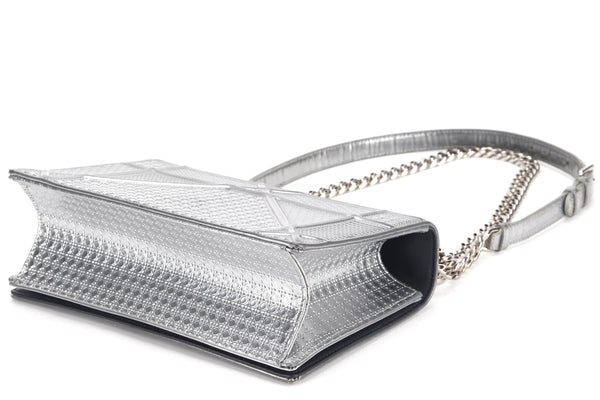 DIORAMA (09-B0-0146) MEDIUM METALLIC SILVER LEATHER MICRO CANNAGE SILVER HARDWARE, WITH DUST COVER