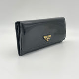 Logo Plaque Flap Long Wallet in Patent leather, Gold Hardware