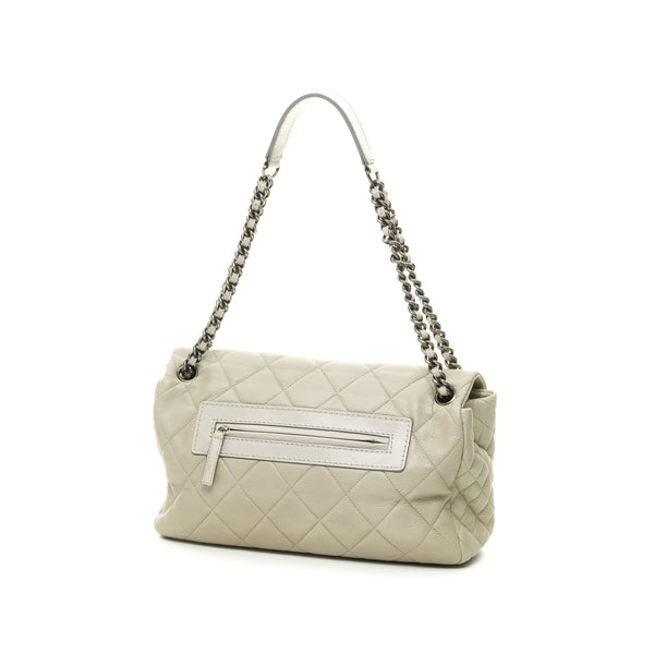 Vintage Quilted Easy Flap Jumbo Shoulder bag in Caviar leather, Silver Hardware