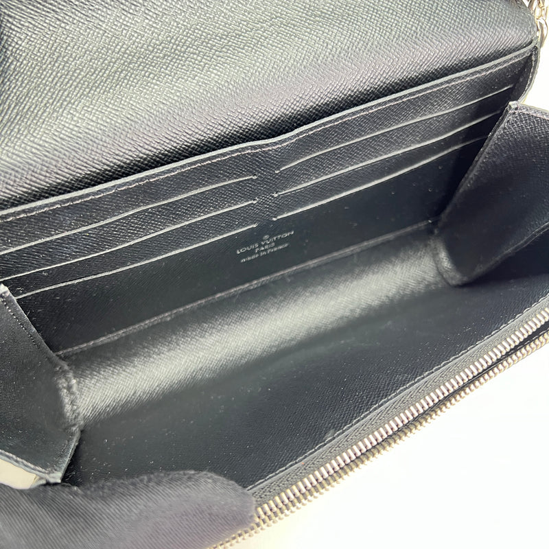 Twist Wallet on chain in Epi leather, Silver Hardware
