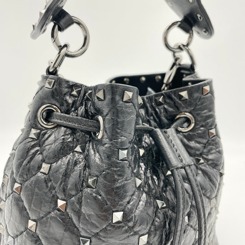 Rockstud Bucket bag in Distressed leather, Gunmetal Hardware