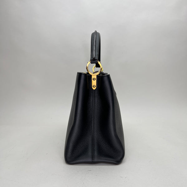 Capucines MM Top handle bag in Taurillon leather, Gold Hardware