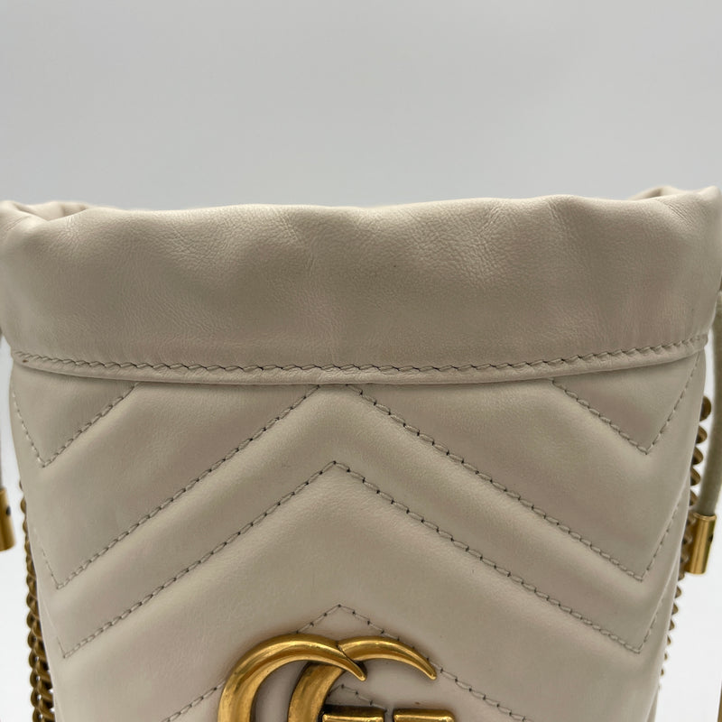 Marmont Bucket bag in Calfskin, Gold Hardware
