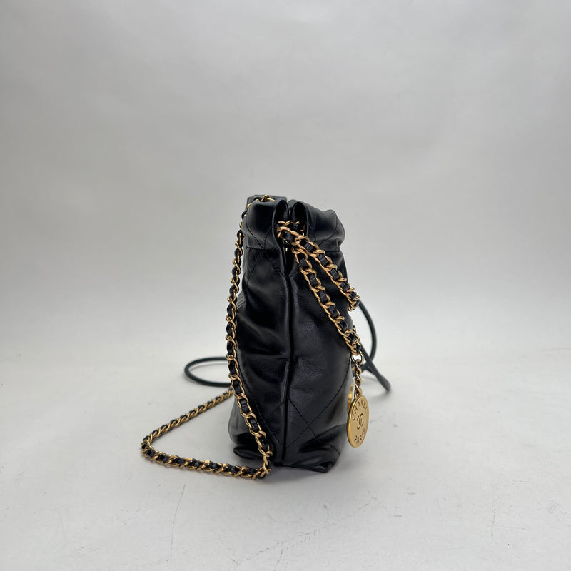 Chanel 22 Mini Shoulder bag in Calfskin, Gold Hardware