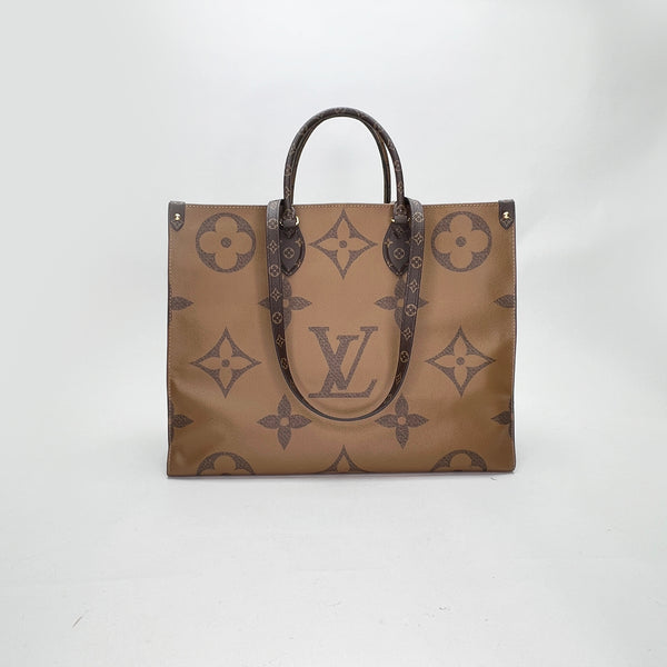Reverse OnTheGo GM Tote bag in Monogram coated canvas, Light Gold Hardware