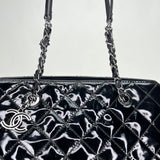 CC Mademoiselle Shoulder bag in Patent leather, Silver Hardware