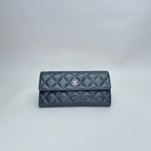 Long Flap Wallet in Caviar leather, Silver Hardware
