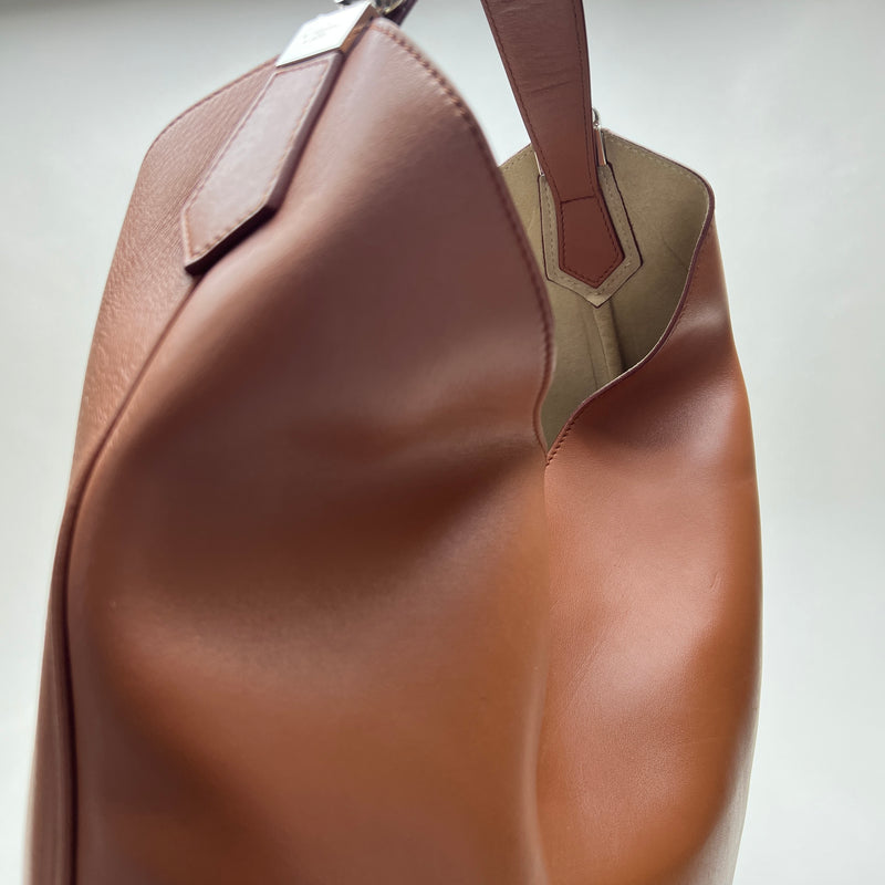 Medium Infinity Hobo Chain  Medium Shoulder bag in Calfskin, Silver Hardware