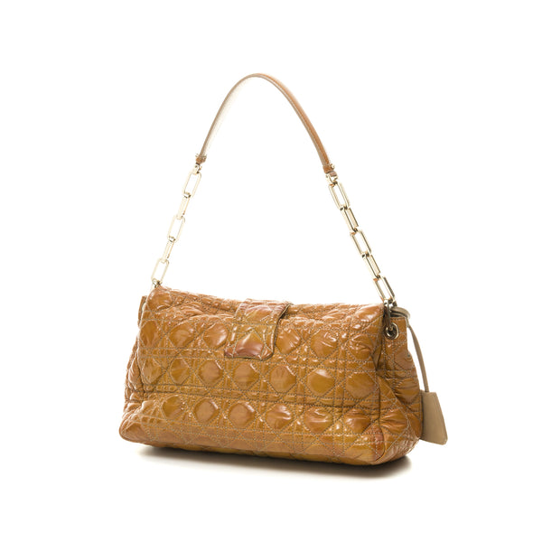 Cannage Quilted New Lock Shoulder bag in Patent leather, Gold Hardware