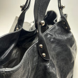 Pocket in the city Shoulder bag in Caviar leather, Ruthenium Hardware