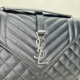 Envelope Medium Shoulder bag in Caviar leather, Silver Hardware