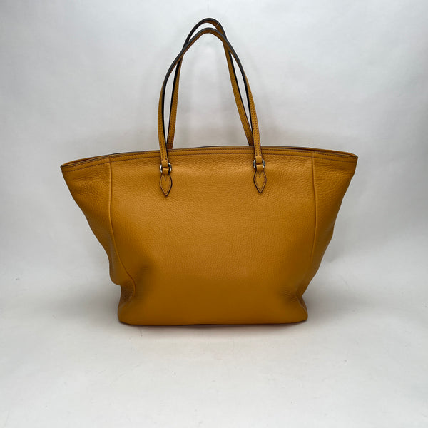 Bree Original Tote bag in Calfskin, Light Gold Hardware
