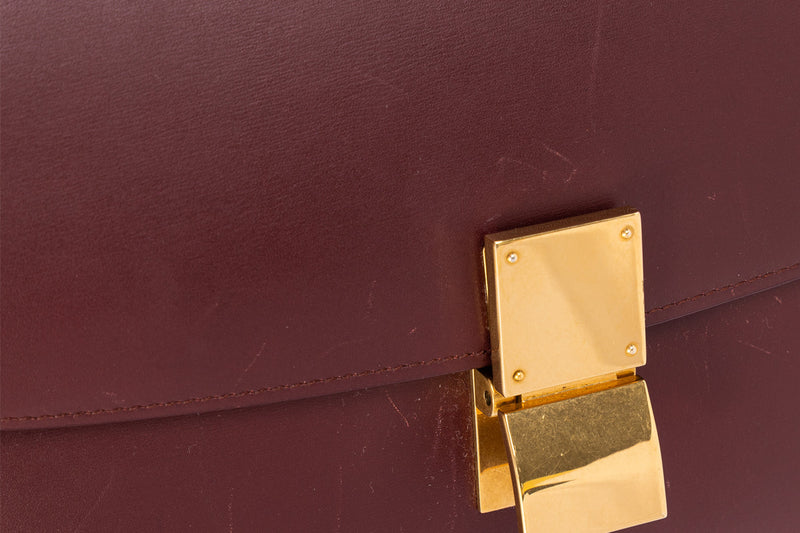 Classic Medium Shoulder Bag in Calfskin, Gold Hardware