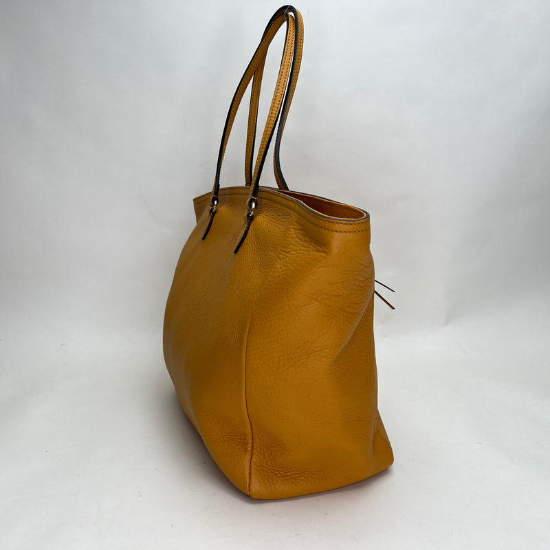 Bree Original Tote bag in Calfskin, Light Gold Hardware