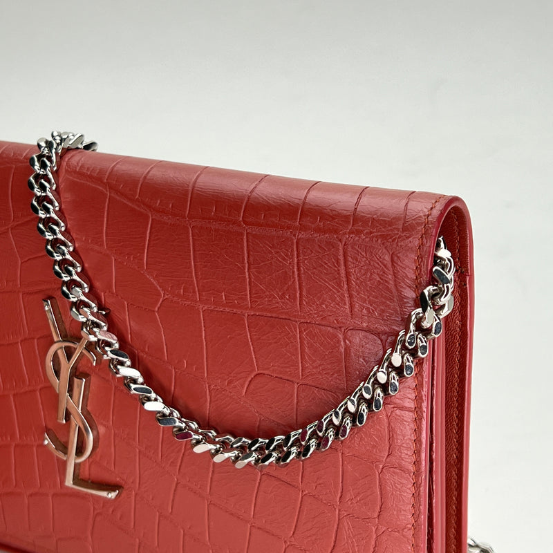Kate Wallet on chain in Crocodile Embossed Calfskin, Gold Hardware