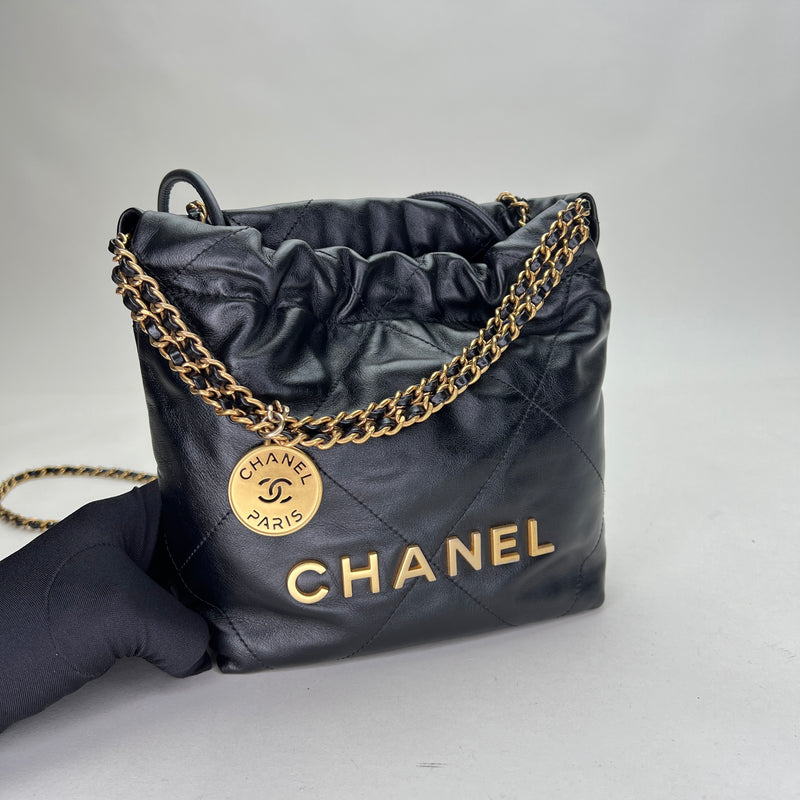 Chanel 22 Mini Shoulder bag in Calfskin, Gold Hardware