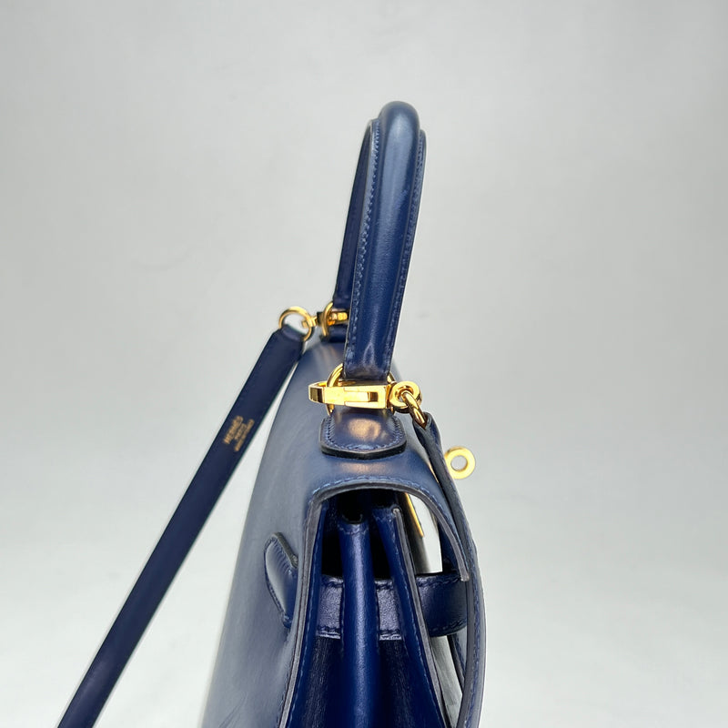 Kelly 32 Top handle bag in Calfskin, Gold Hardware