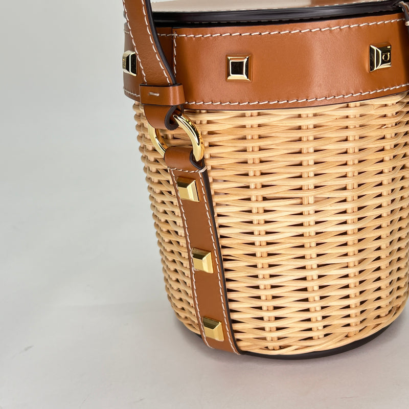 Gancini Bucket bag in Raffia, Gold Hardware