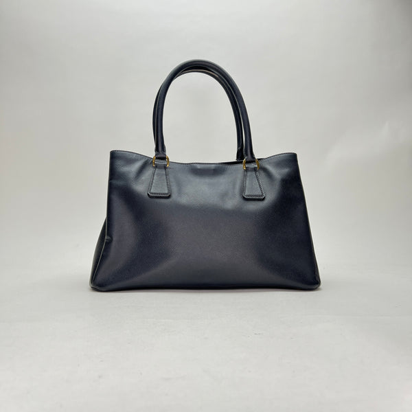 Galleria Medium Top handle bag in Saffiano leather, Gold Hardware
