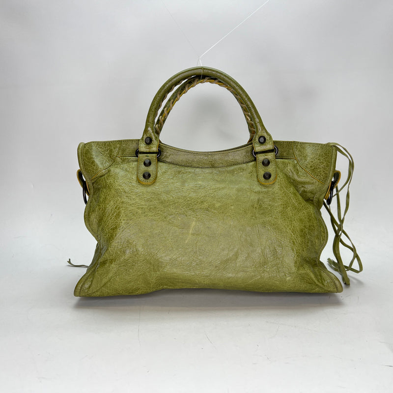 City Medium Top handle bag in Distressed leather, Antique Brass Hardware