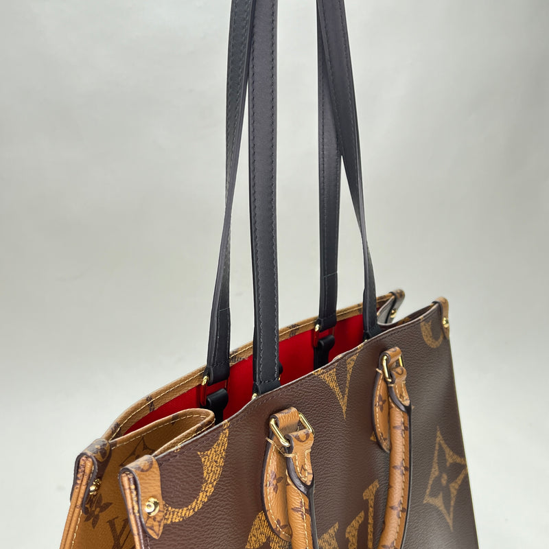 OnTheGo MM Top handle bag in Monogram coated canvas, Gold Hardware