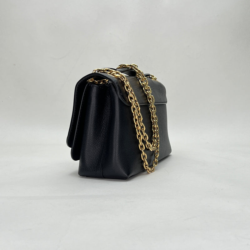 Very Chain Shoulder bag in Calfskin, Gold Hardware