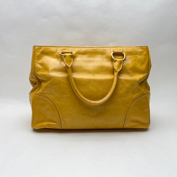 Vitello Shine Top handle bag in Calfskin, Gold Hardware