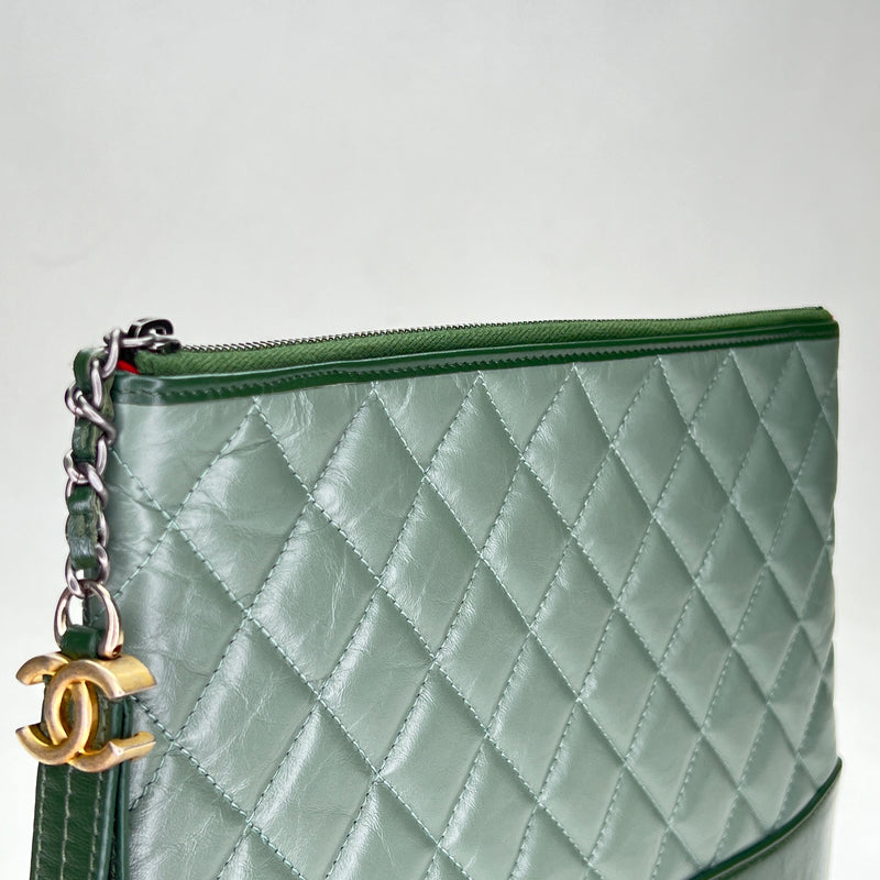 O Case Gabrielle Green Clutch in Lambskin, Mixed hardware