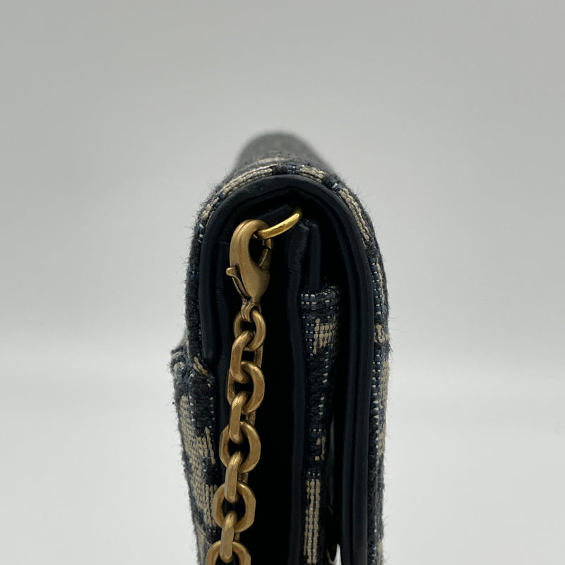 Oblique Saddle Wallet on chain in Jacquard, Gold Hardware