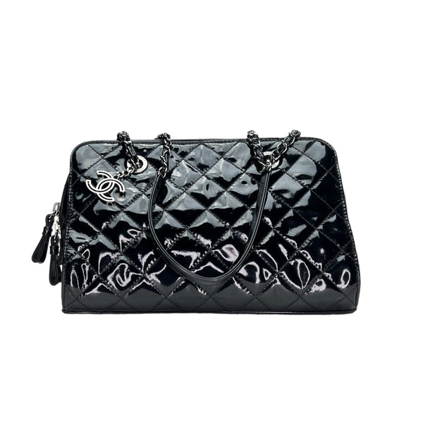 CC Mademoiselle Shoulder bag in Patent leather, Silver Hardware