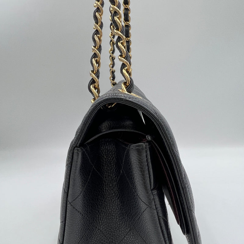Classic Double Flap Jumbo Shoulder bag in Caviar leather, Gold Hardware