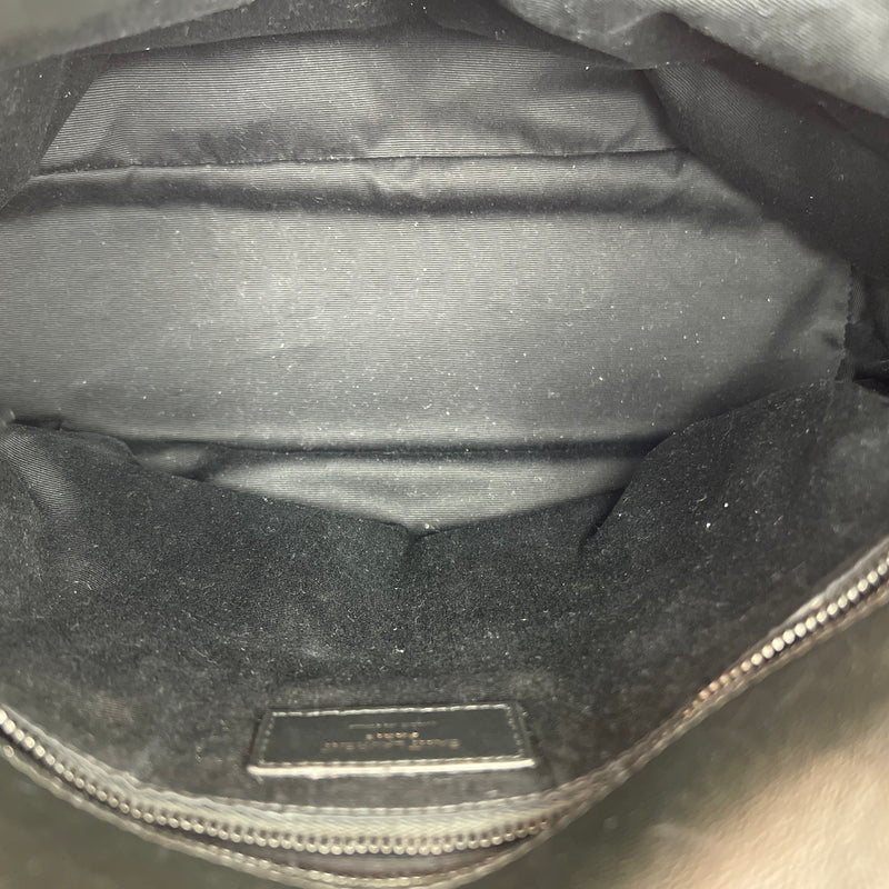 Puffer Large Shoulder bag in Lambskin, Lacquered Metal Hardware