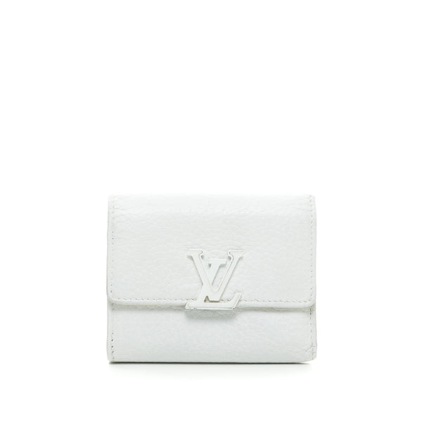 Capucine Compact Wallet in Calfskin, Silver Hardware