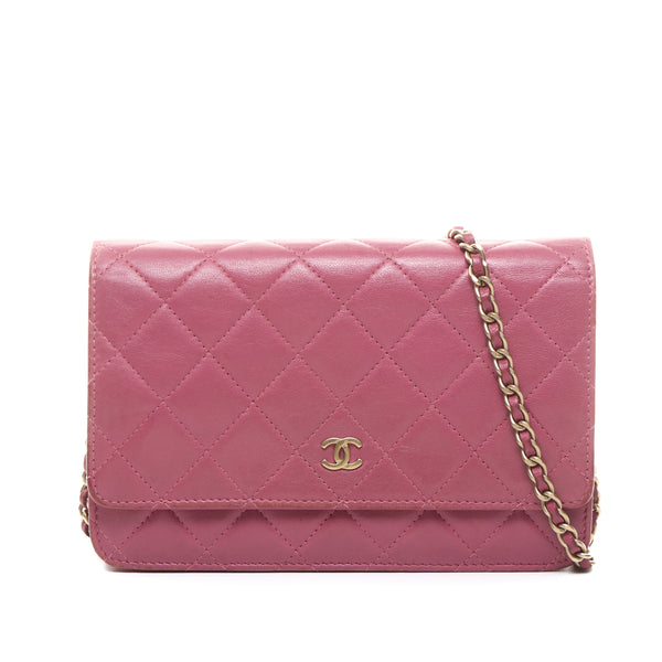 Quilted WOC Wallet on chain in Lambskin, Gold Hardware
