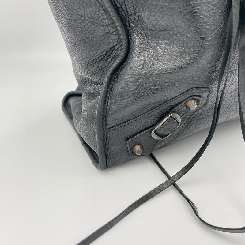 Monday Top handle bag in Distressed leather, Gunmetal Hardware