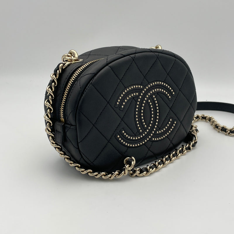 CC Quilted Round Crossbody bag in Lambskin, Gold Hardware