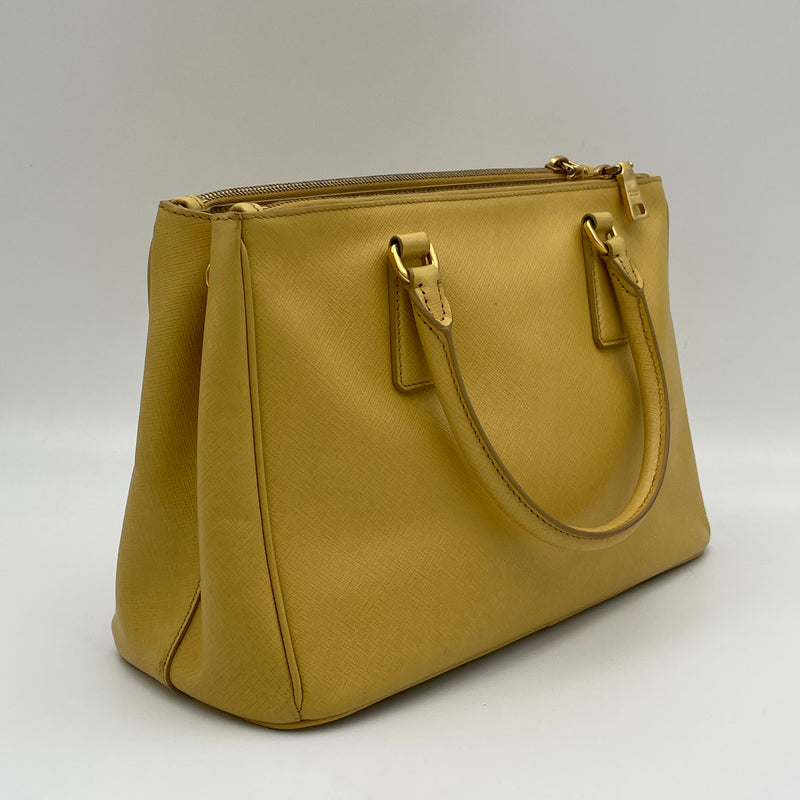 Galleria Small Top handle bag in Saffiano leather, Gold Hardware