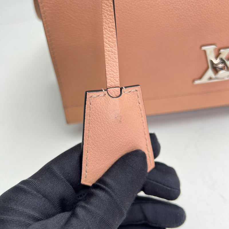 Lockme II Shoulder bag in Calfskin, Silver Hardware