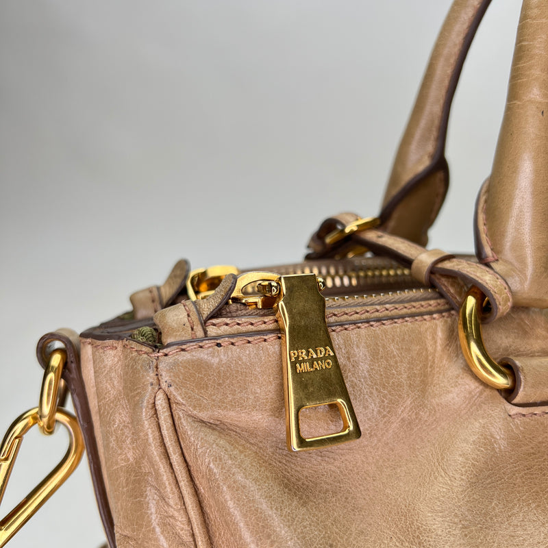 logo Top handle bag in Distressed leather, Gold Hardware