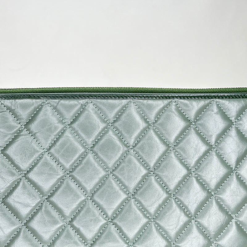 O Case Gabrielle Green Clutch in Lambskin, Mixed hardware