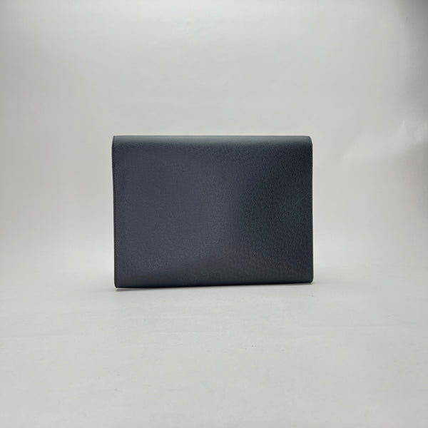Minuto Briefcase in Taiga leather, Silver Hardware