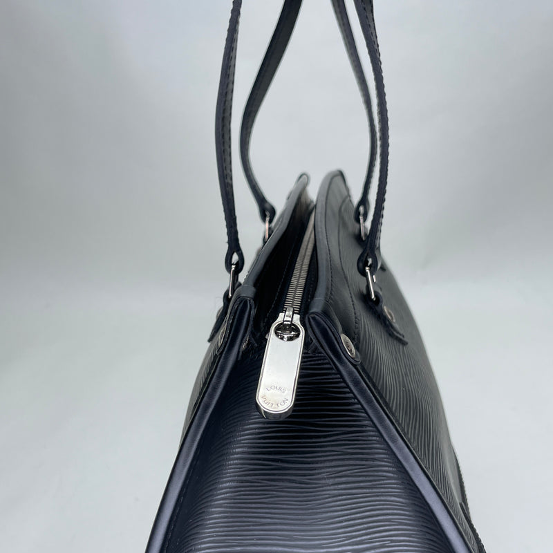 Madeleine PM Shoulder bag in Epi leather, Silver Hardware